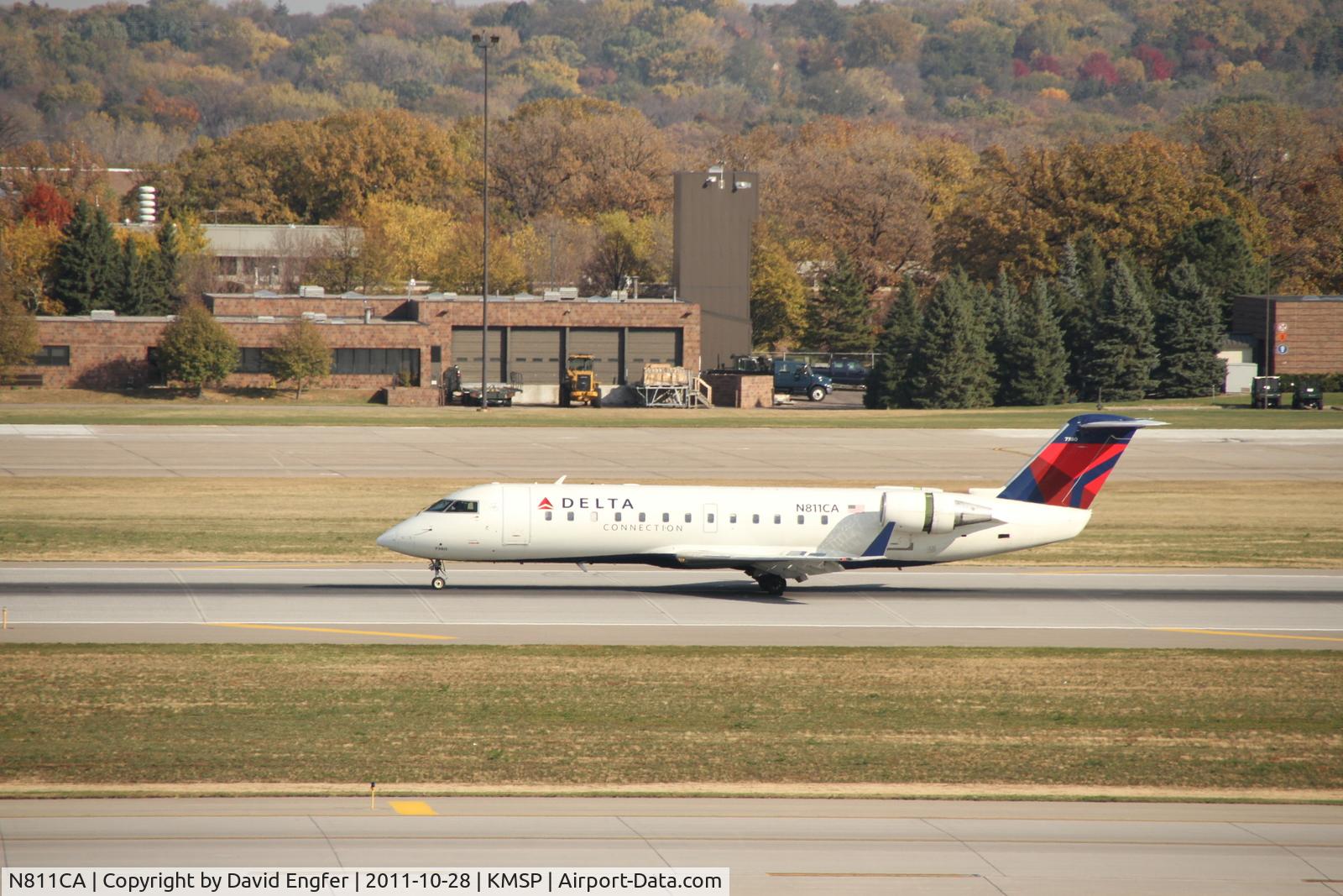 N811CA, 2000 Bombardier CRJ-100ER (CL-600-2B19) C/N 7380, 30R @ KMSP