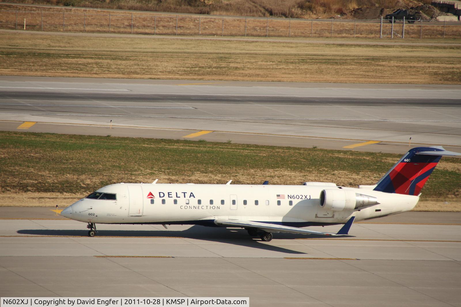 N602XJ, 2005 Bombardier CRJ-200ER (CL-600-2B19) C/N 8045, 30R @ KMSP