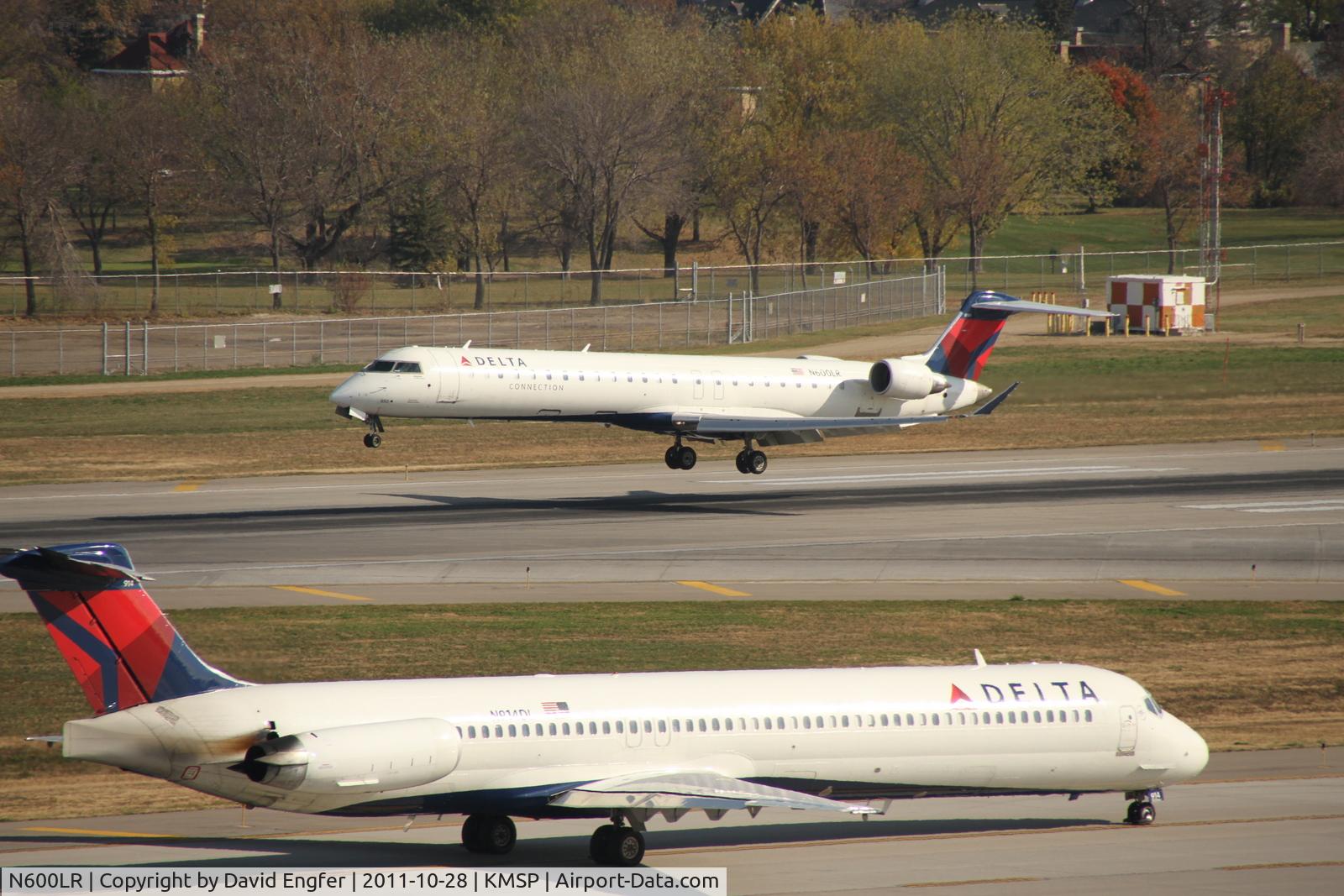 N600LR, 2007 Bombardier CRJ-900 NG (CL-600-2D24) C/N 15142, 30R @ KMSP