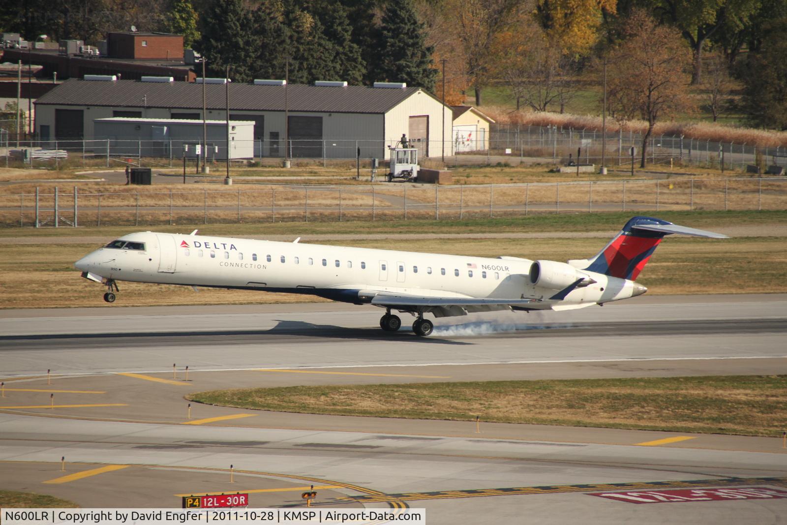 N600LR, 2007 Bombardier CRJ-900 NG (CL-600-2D24) C/N 15142, 30R @ KMSP