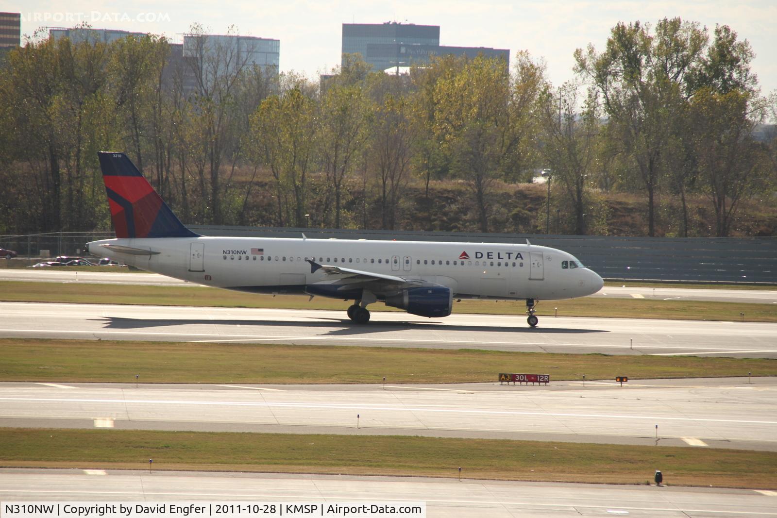 N310NW, 1990 Airbus A320-211 C/N 121, 30L @ KMSP