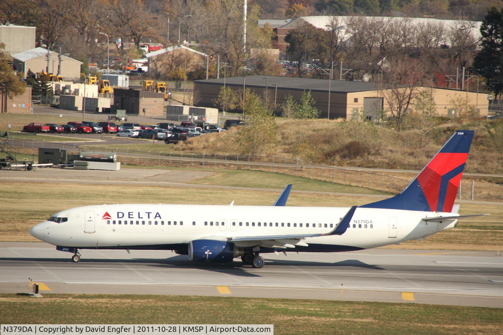 N379DA, 1999 Boeing 737-832 C/N 30349, 30R @ KMSP