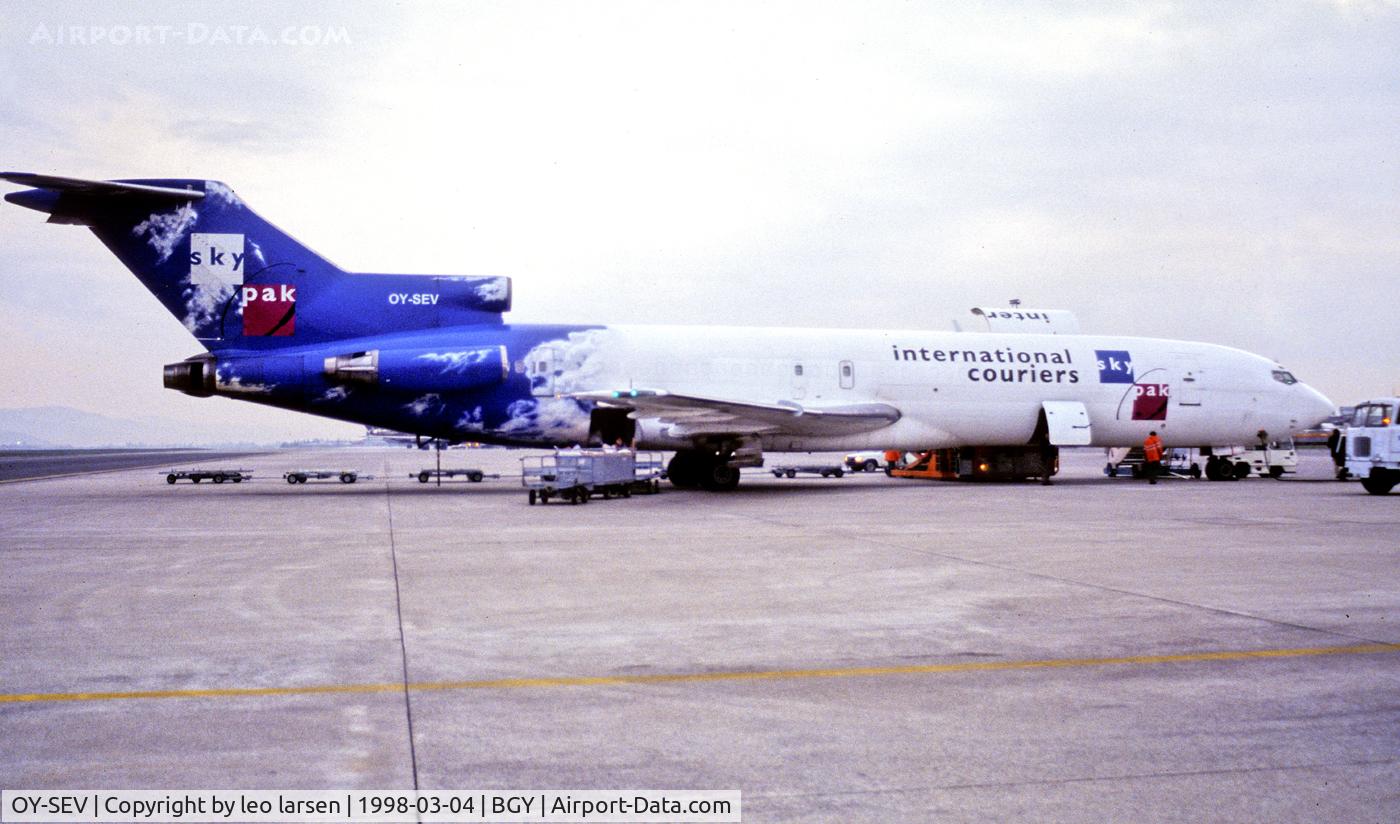 OY-SEV, 1972 Boeing 727-281F C/N 20571, BGY Bergamo Italy 4.3.98