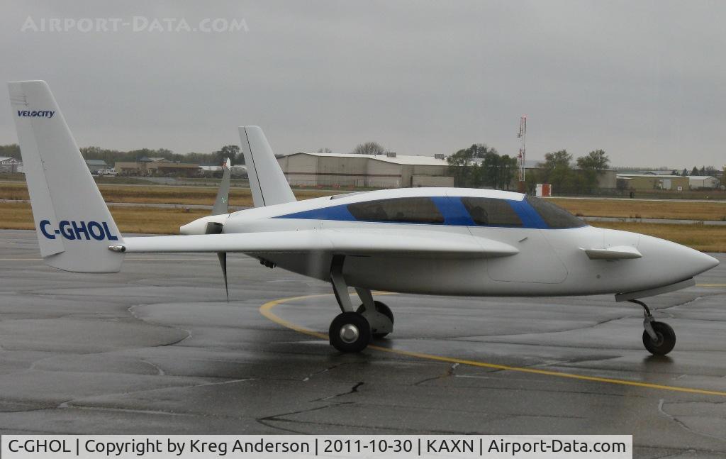 C-GHOL, 2006 Velocity Velocity XL RG C/N 3RX122, Velocity XL RG at the fuel pumps.