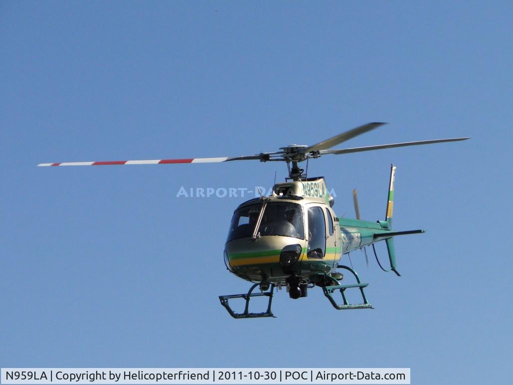 N959LA, Eurocopter AS-350B-2 Ecureuil C/N 7092, Making a westerly turn to enter taxiway Sierra