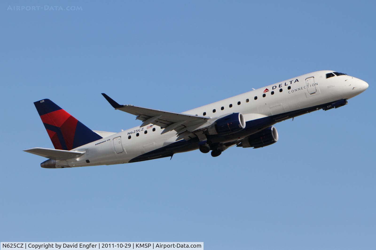 N625CZ, 2008 Embraer 175LR (ERJ-170-200LR) C/N 17000225, 35 @ KMSP
