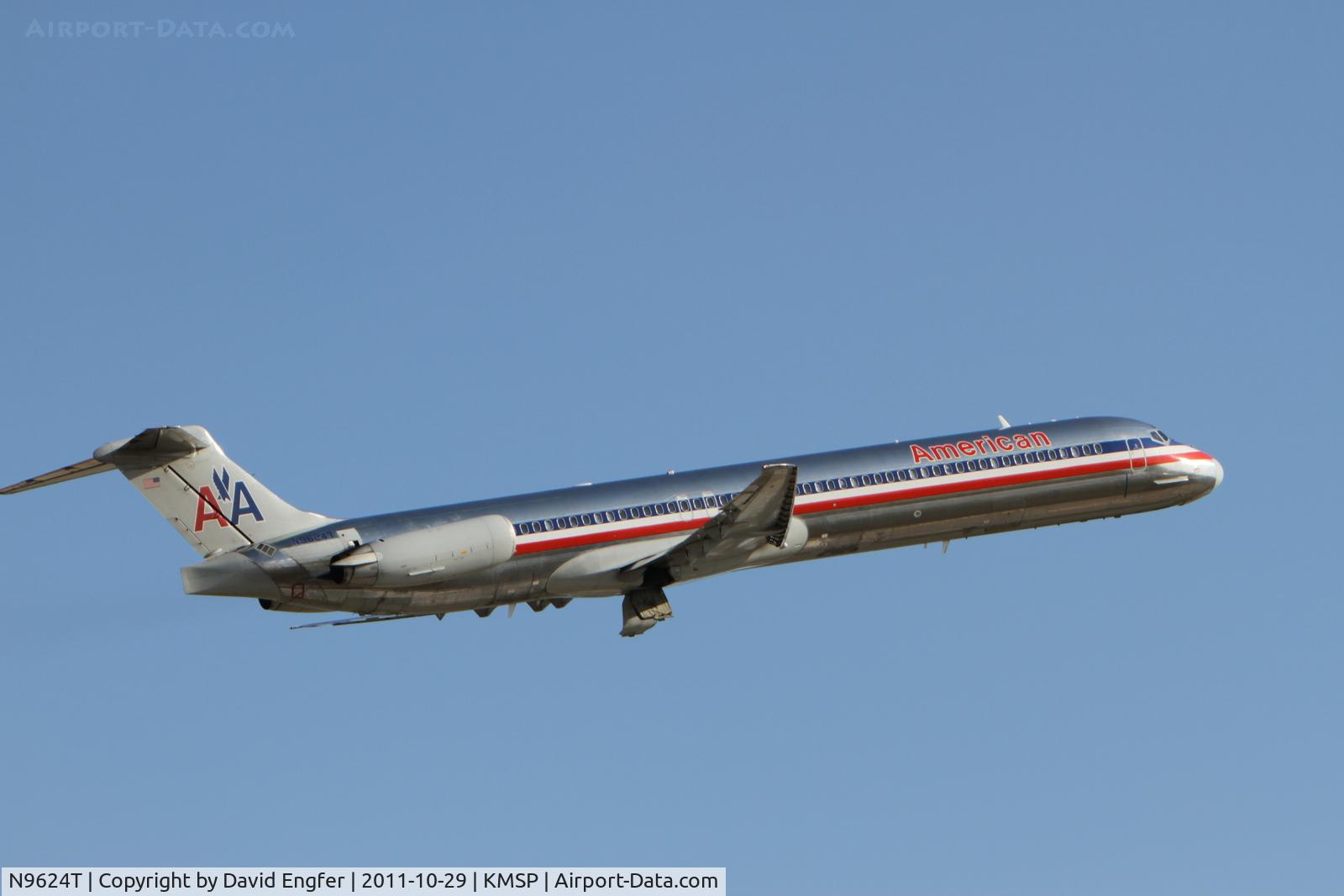 N9624T, 1998 McDonnell Douglas MD-83 (DC-9-83) C/N 53594, 35 @ KMSP