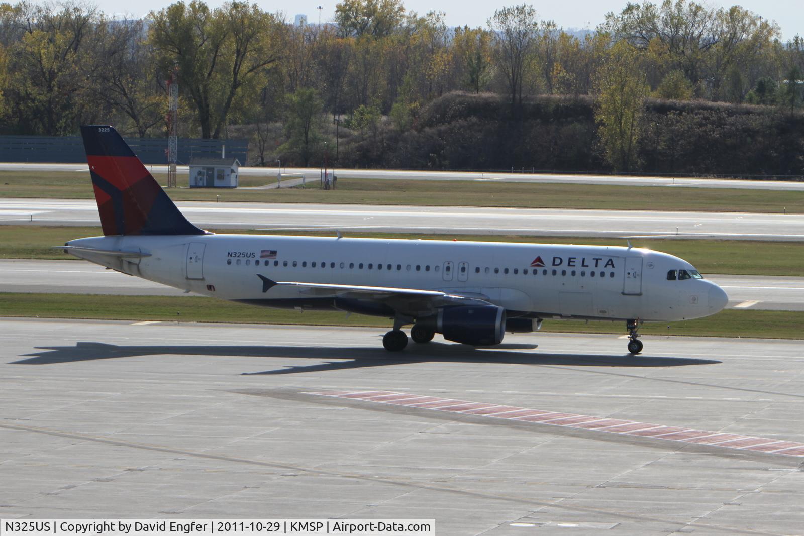 N325US, 1992 Airbus A320-211 C/N 281, 30L @ KMSP