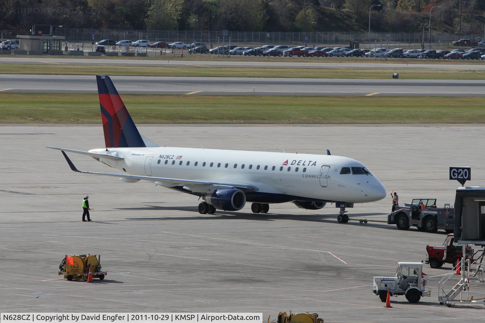 N628CZ, 2008 Embraer 175LR (ERJ-170-200LR) C/N 17000233, 30L @ KMSP