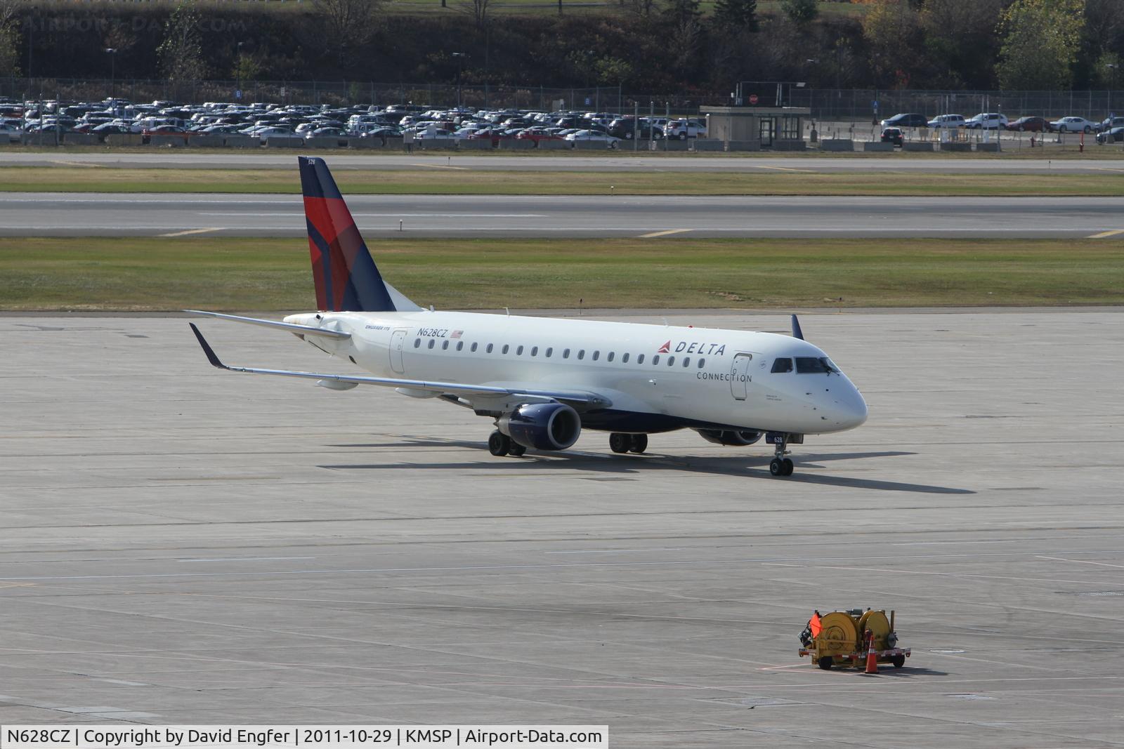 N628CZ, 2008 Embraer 175LR (ERJ-170-200LR) C/N 17000233, 30L @ KMSP