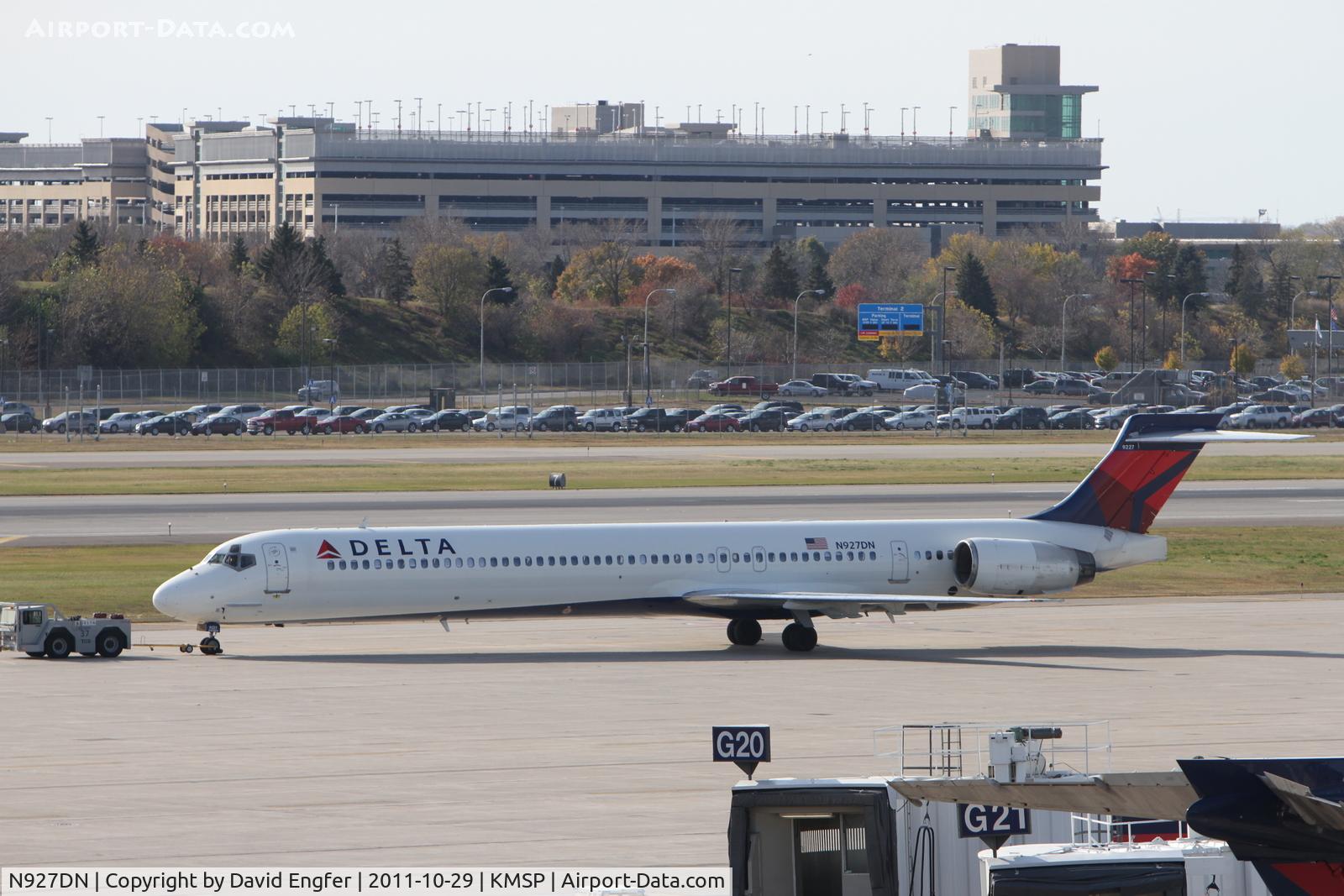 N927DN, 1999 McDonnell Douglas MD-90-30 C/N 53589, 30L @KMSP