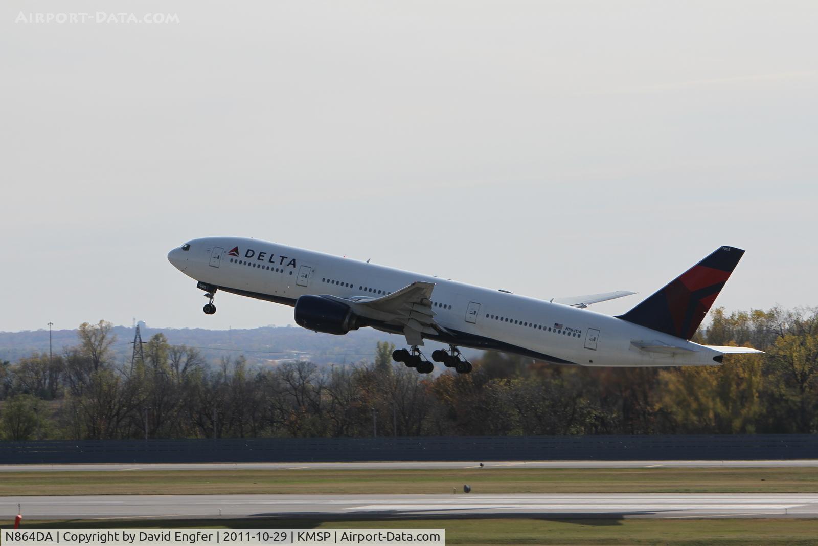 N864DA, 1999 Boeing 777-232 C/N 29736, 12R @ KMSP