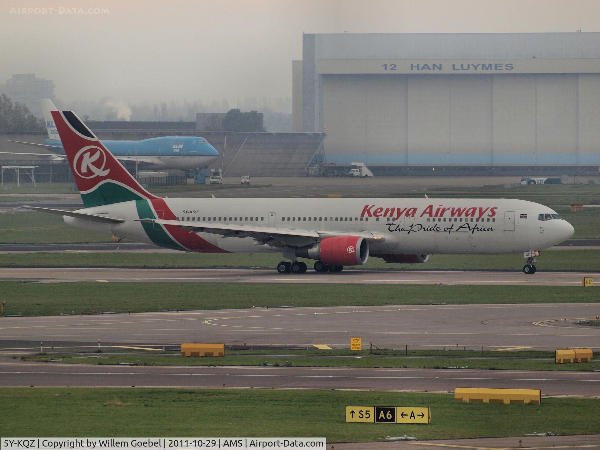 5Y-KQZ, 2001 Boeing 767-36N/ER C/N 30853, Taxi to the runway24 on Schiphol Airport