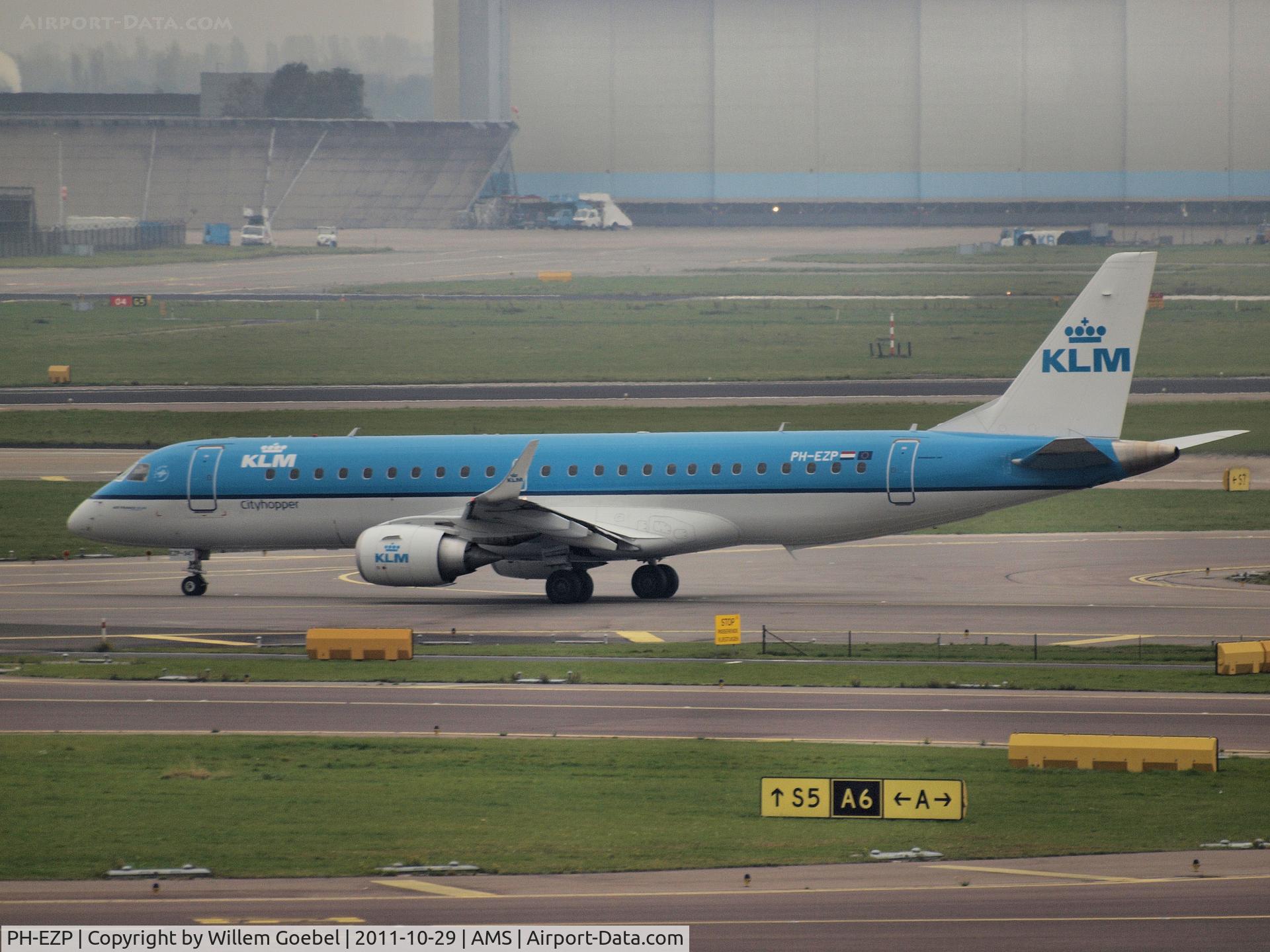 PH-EZP, 2010 Embraer 190LR (ERJ-190-100LR) C/N 19000347, Taxi to the runway24 on Schiphol Airport