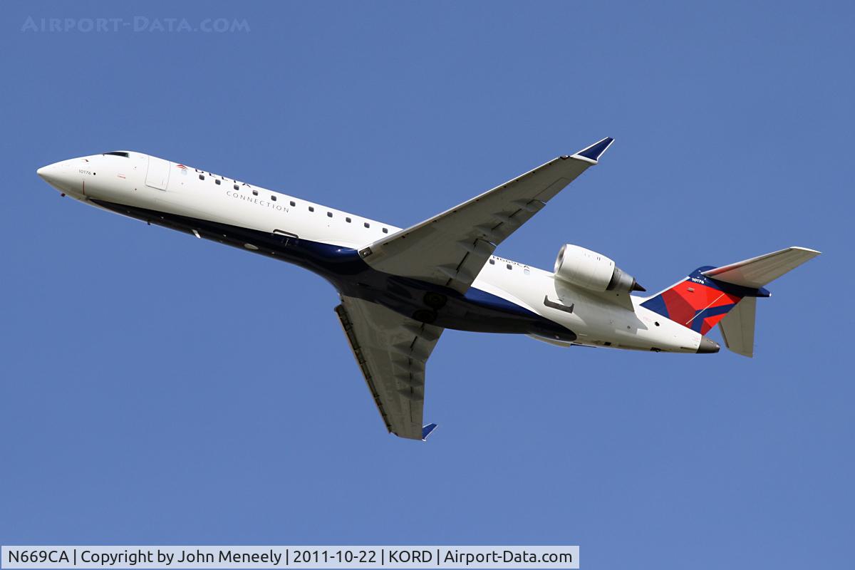 N669CA, 2004 Bombardier CRJ-700 (CL-600-2C10) Regional Jet C/N 10176, Departure from 22L