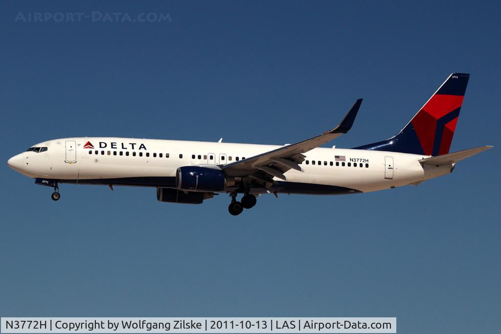 N3772H, 2010 Boeing 737-832 C/N 30823, visitor
