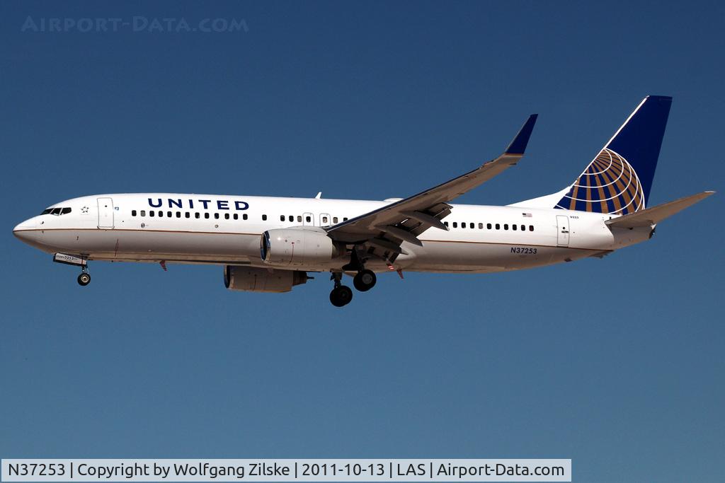 N37253, 2000 Boeing 737-824 C/N 30584, visitor