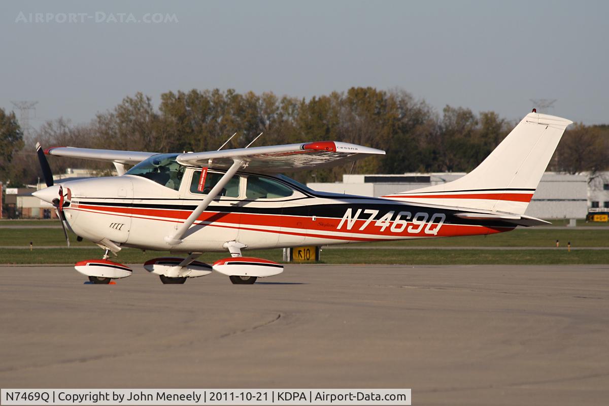 N7469Q, 1972 Cessna 182P Skylane C/N 18261109, Parked - Oct. 2011