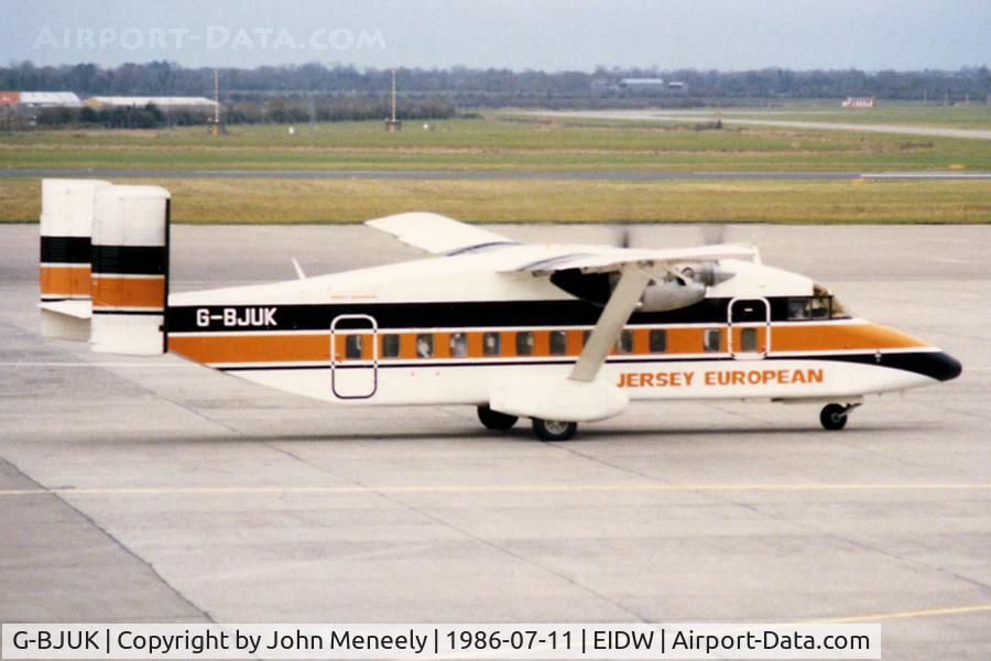 G-BJUK, 1981 Short 330-100 C/N SH.3082, Taxiing for 23