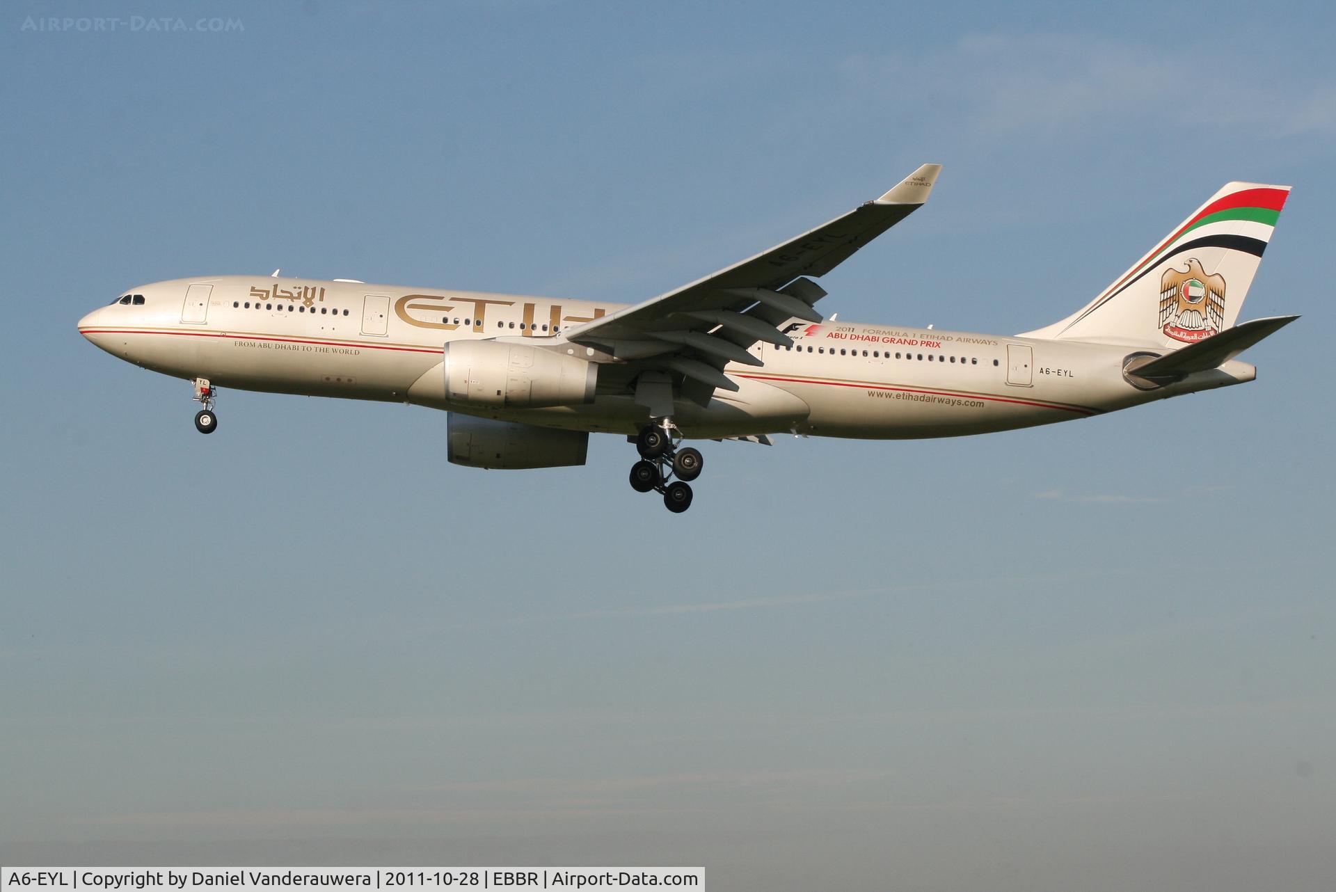 A6-EYL, 2006 Airbus A330-243 C/N 809, Flight EY055 is descending to RWY 25L