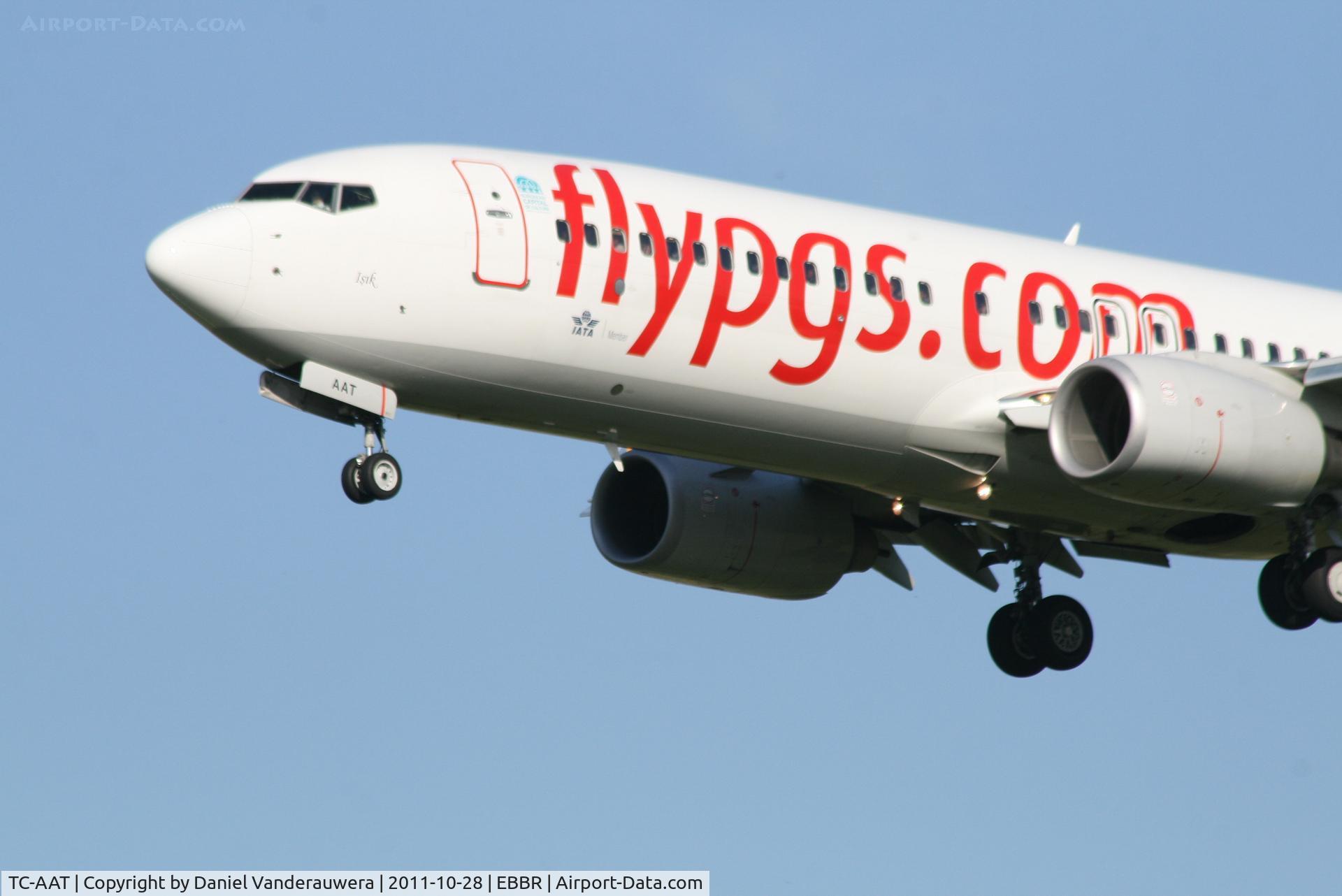 TC-AAT, 2010 Boeing 737-82R C/N 40872, Flight PC5527 is arriving to RWY 25L