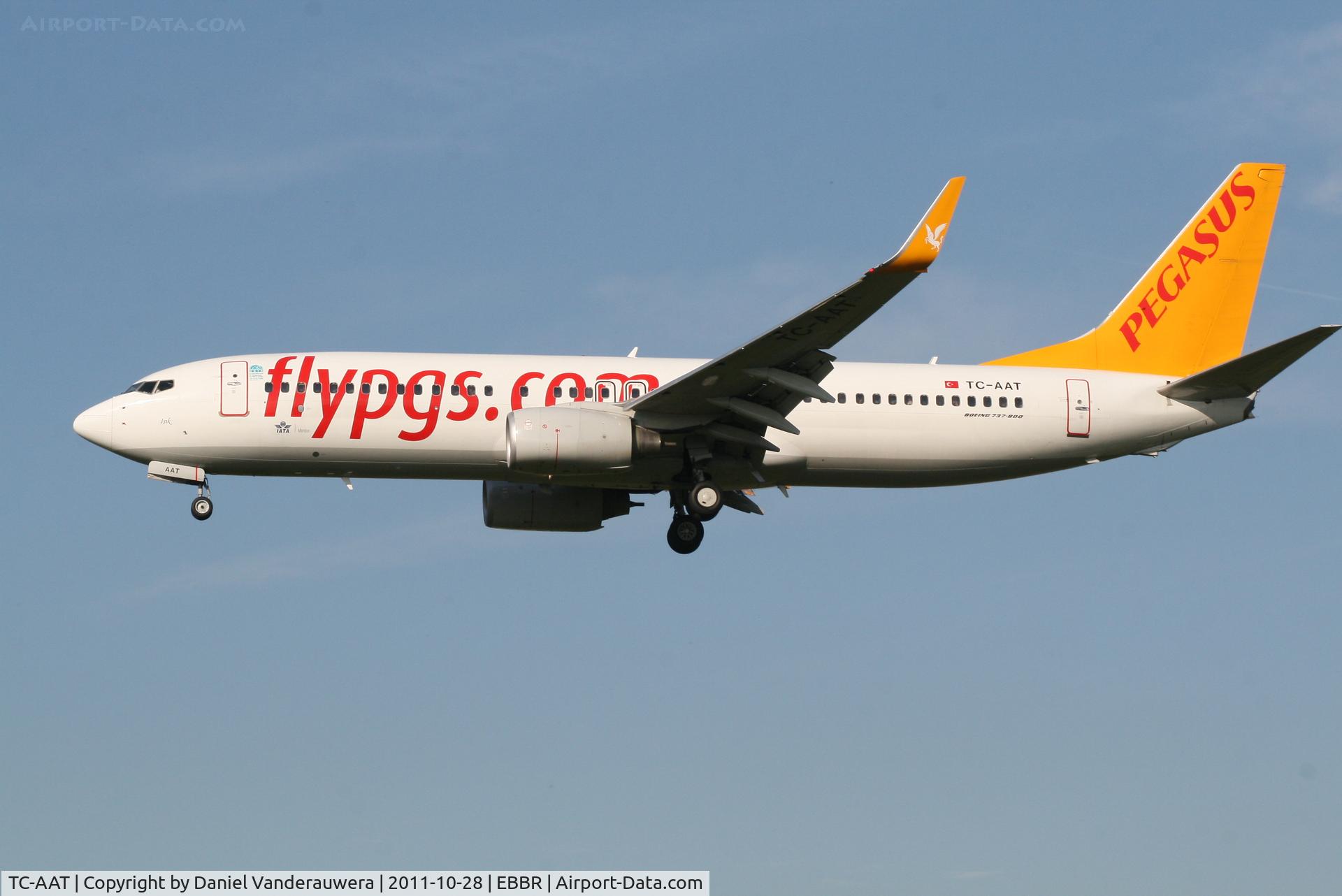 TC-AAT, 2010 Boeing 737-82R C/N 40872, Flight PC5527 is descending to RWY 25L