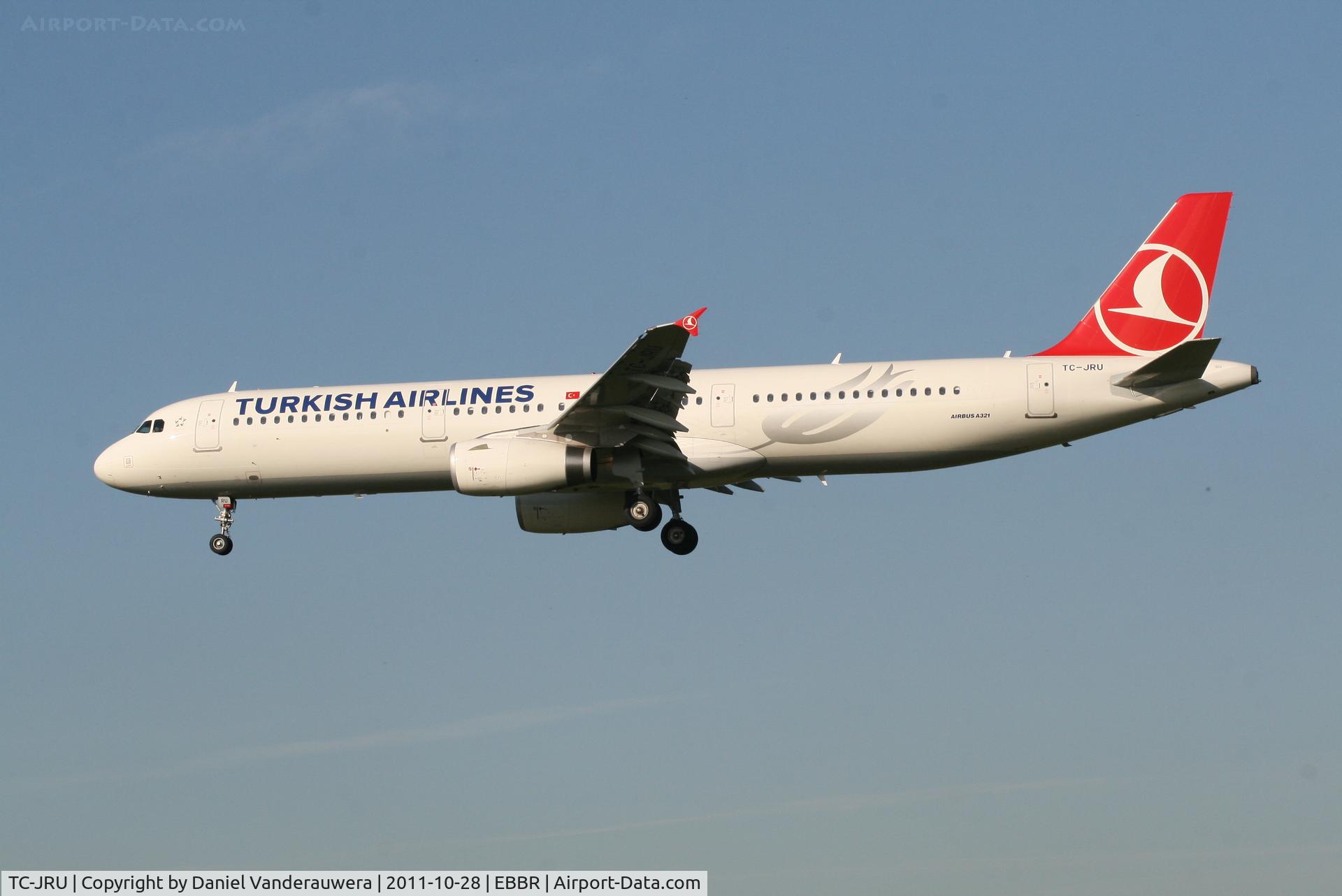 TC-JRU, 2011 Airbus A321-231 C/N 4788, Flight TK1943 is descending to RWY 25L