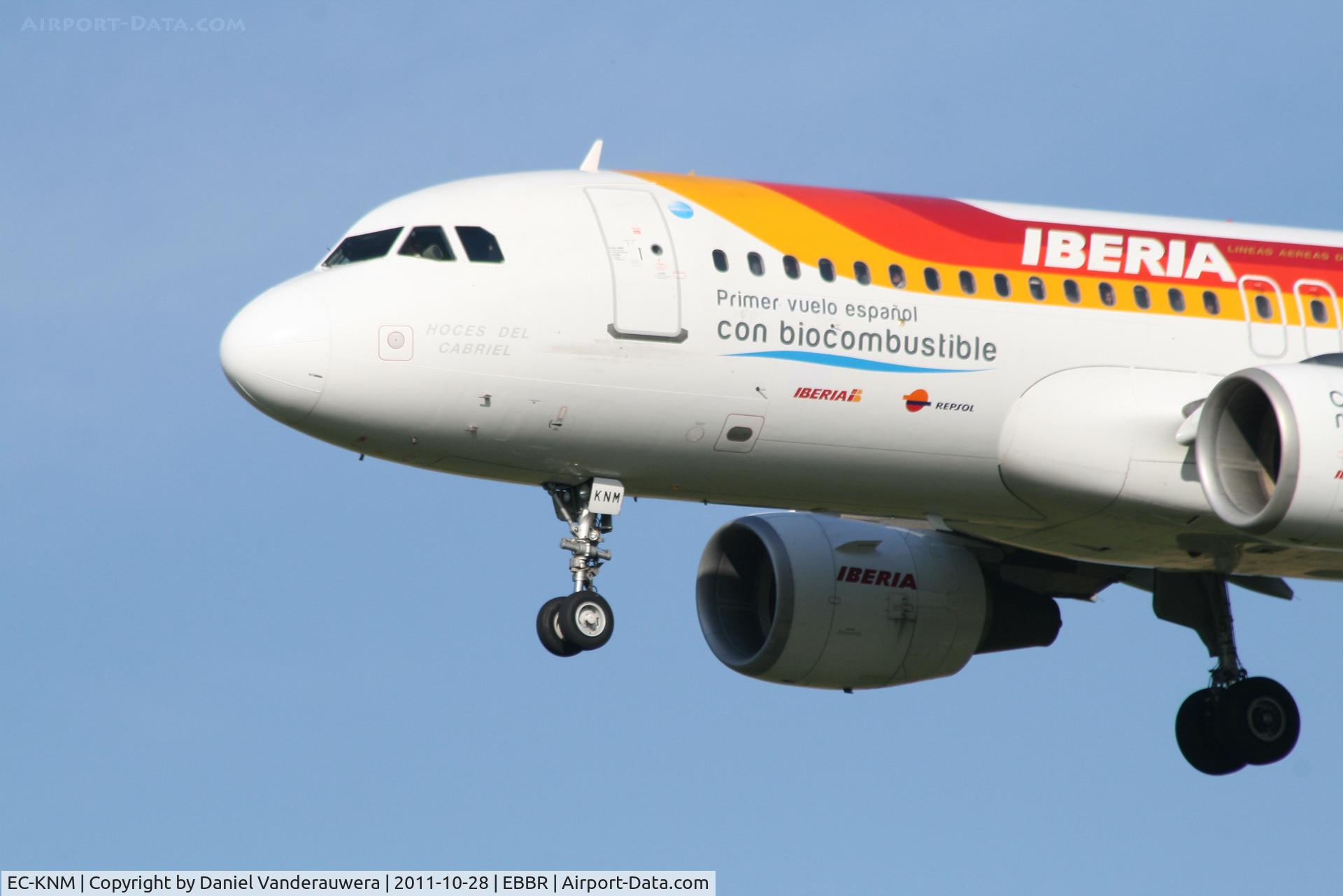 EC-KNM, 2000 Airbus A320-214 C/N 1229, Flight IB3202 is arriving to RWY 25L