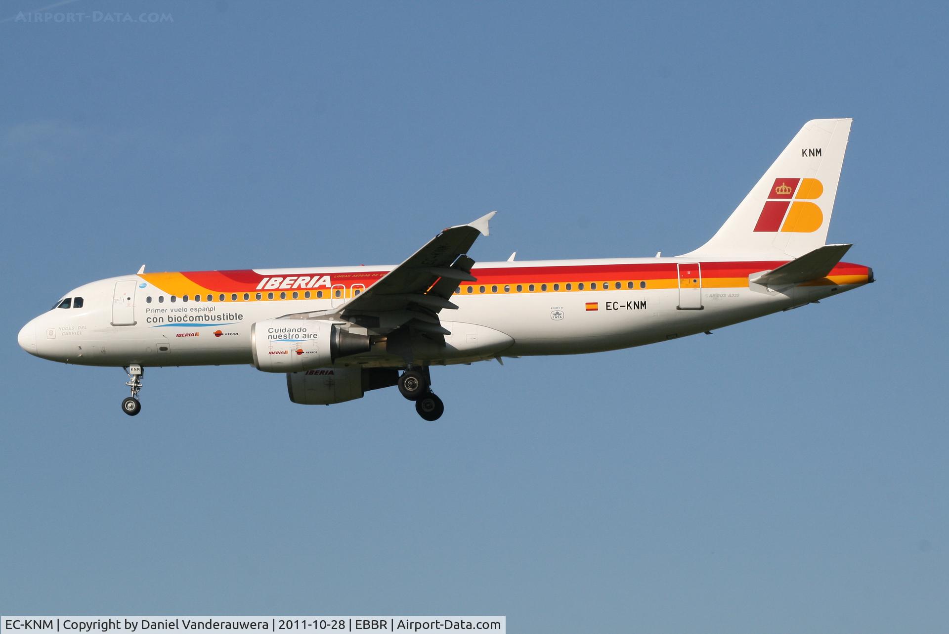 EC-KNM, 2000 Airbus A320-214 C/N 1229, Flight IB3202 is arriving to RWY 25L