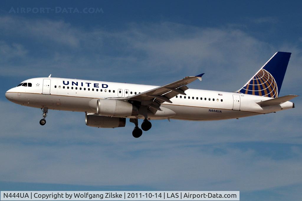 N444UA, 1998 Airbus A320-232 C/N 824, visitor