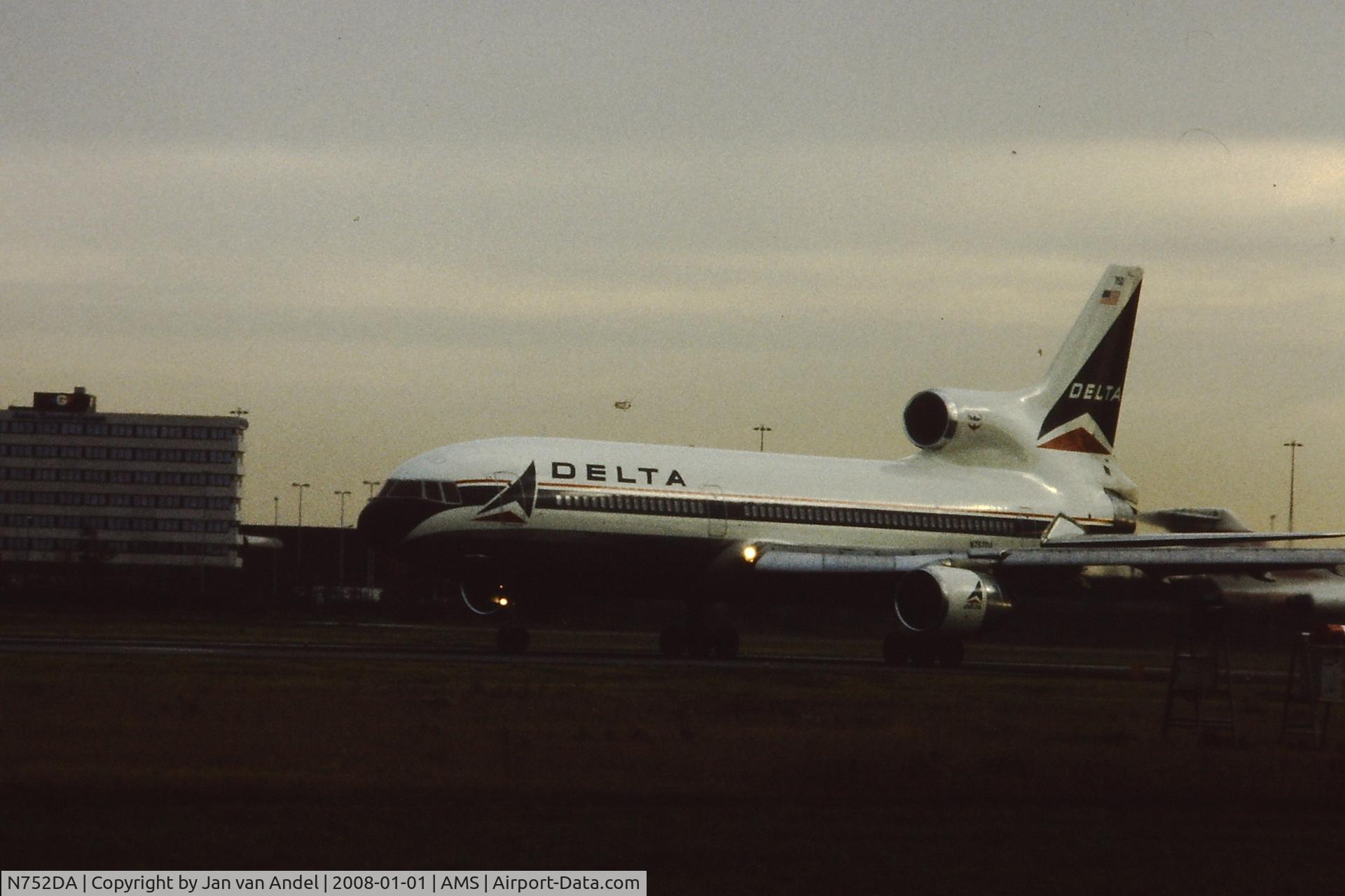 N752DA, 1981 Lockheed L-1011-385-3 Tristar 500 C/N 193W-1172, Delta L-1011  Schiphol Amsterdam - AMS