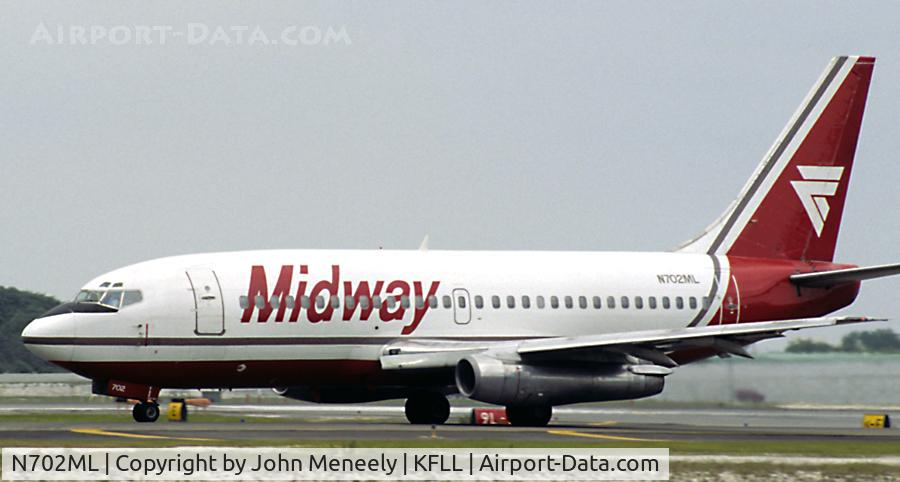 N702ML, 1979 Boeing 737-2T4 C/N 22054, Taxiing out - May 1990