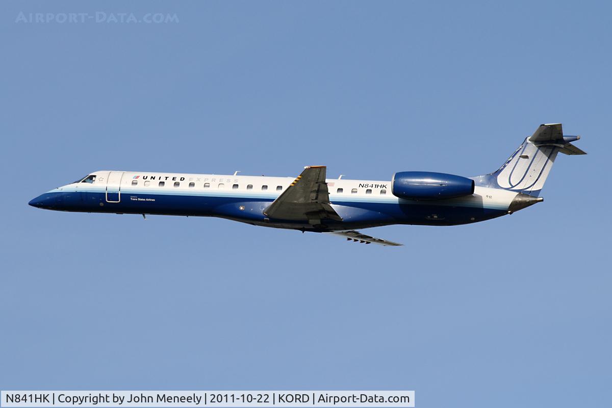 N841HK, 2001 Embraer ERJ-145LR (EMB-145LR) C/N 145382, Climbing out from 22L