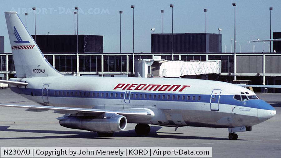 N230AU, Boeing 737-2Q9 C/N 21975, Taxiing in - June 1989
