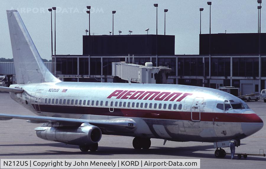 N212US, 1969 Boeing 737-201 C/N 20212, Taxiing in - June 1989