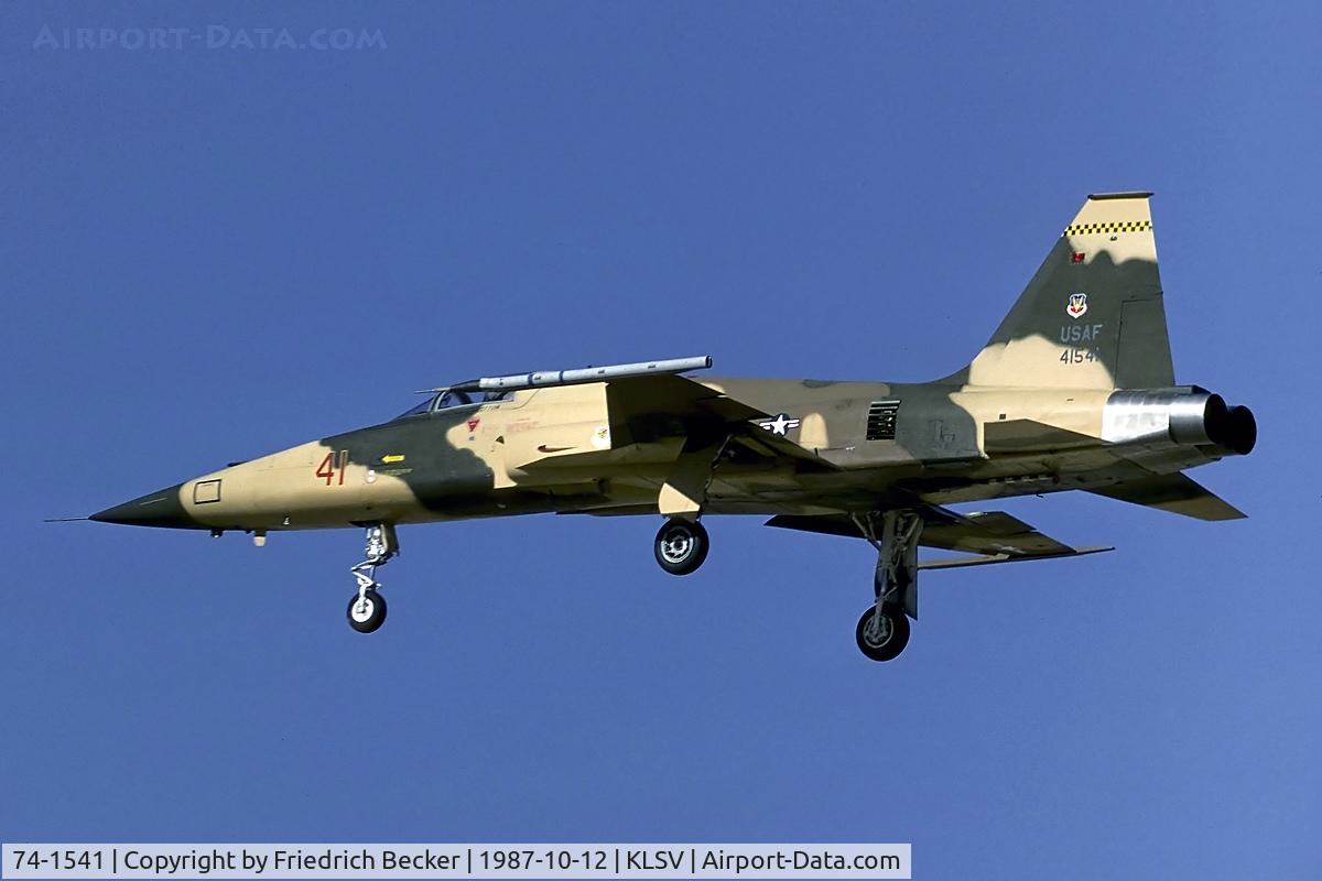 74-1541, 1974 Northrop F-5E Tiger II C/N R.1199, on final
