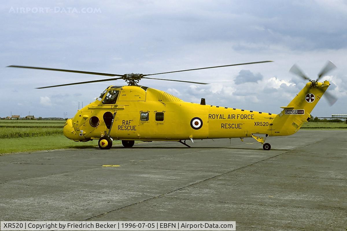 XR520, 1964 Westland Wessex HC.2 C/N WA142, taxying to the apron for a static display