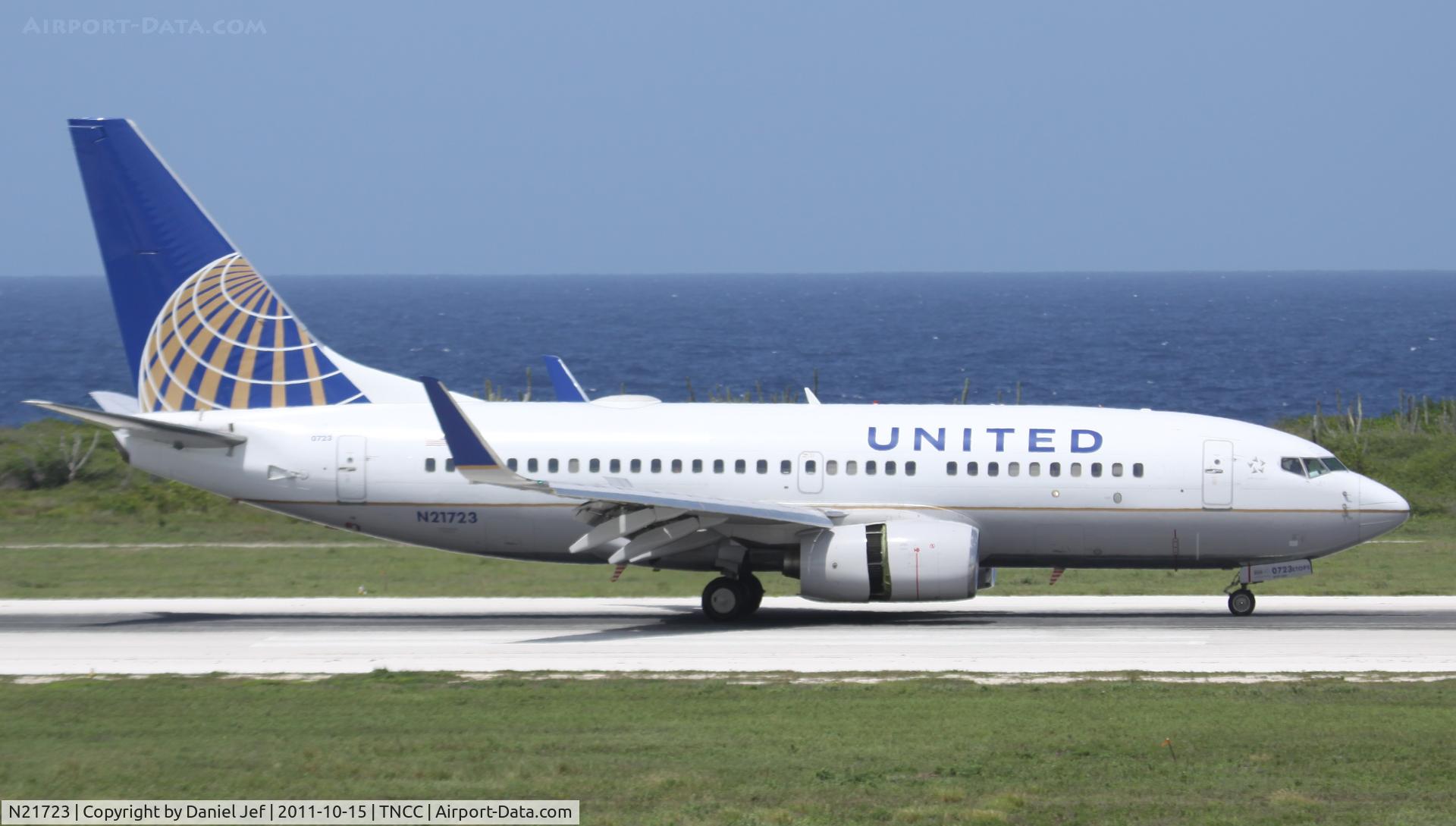 N21723, 1999 Boeing 737-724 C/N 28790, N21723 at TNCC