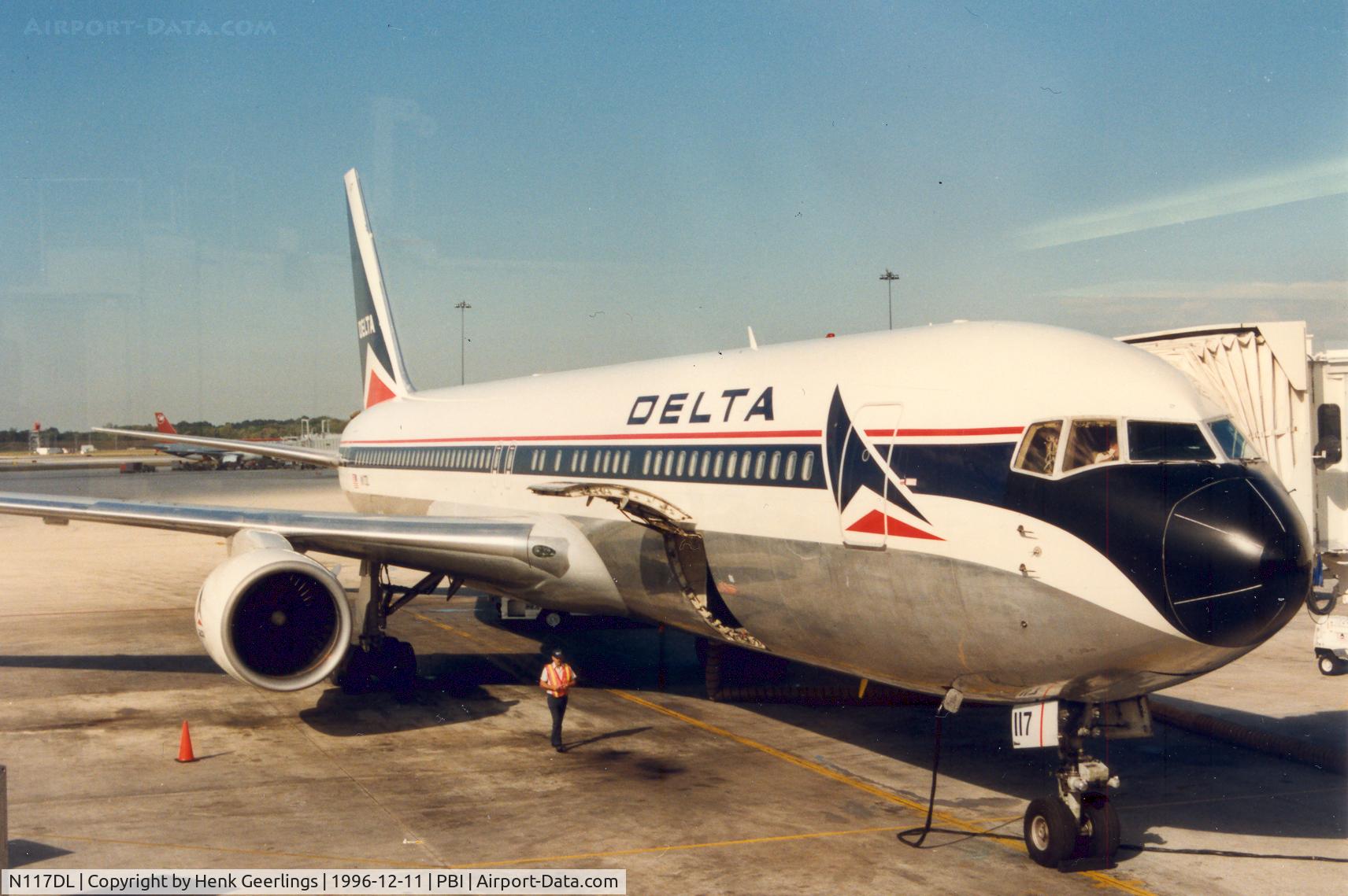 N117DL, 1986 Boeing 767-332 C/N 23276, Delta