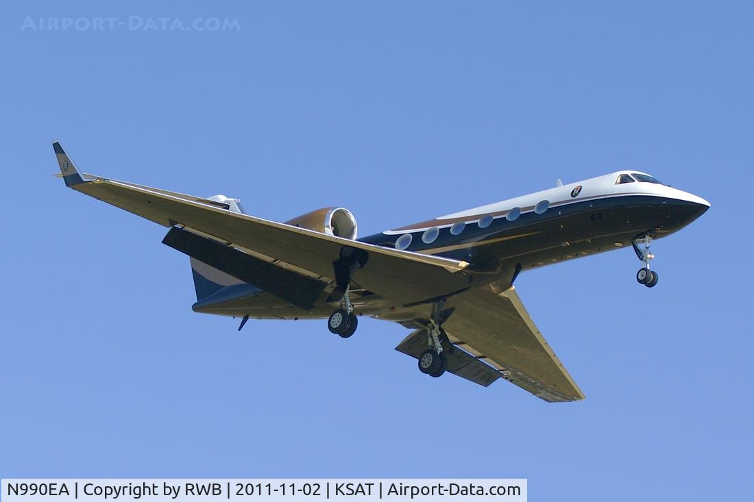 N990EA, 1999 Gulfstream Aerospace G-IV C/N 1388, Landing 12R