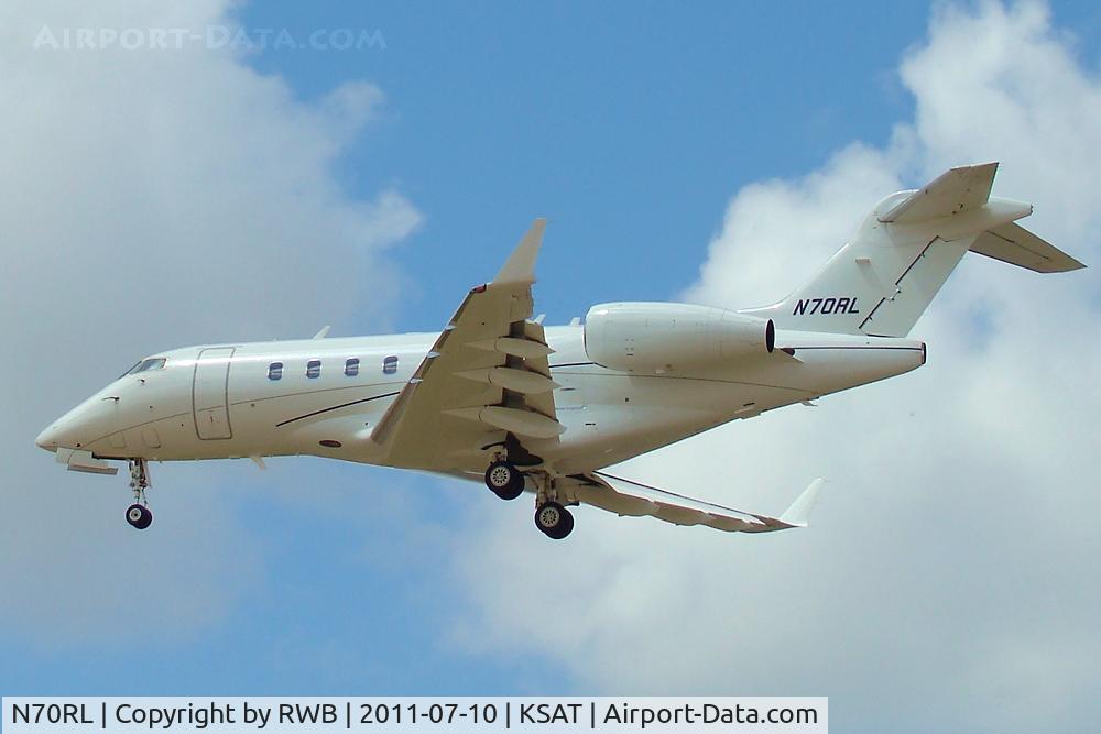 N70RL, 2007 Bombardier Challenger 300 (BD-100-1A10) C/N 20159, Landing 12R