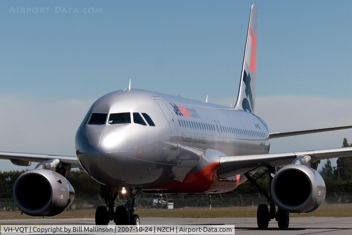 VH-VQT, 2005 Airbus A320-232 C/N 2475, taxi after 29 landing