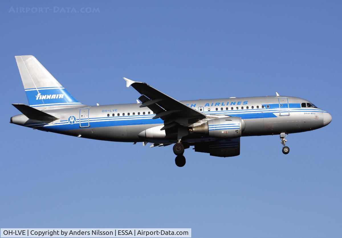OH-LVE, 2002 Airbus A319-112 C/N 1791, On final approach for runway 19L.