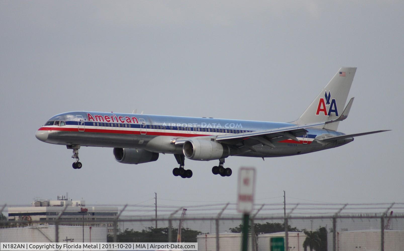 N182AN, 1999 Boeing 757-223 C/N 29592, American 757