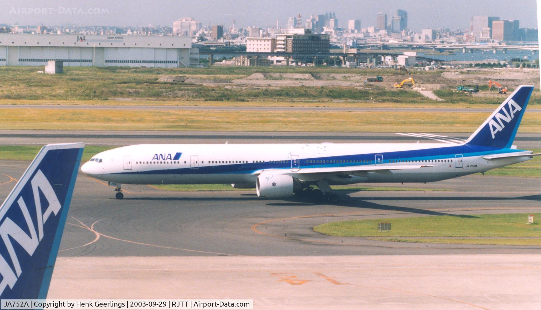 JA752A, 1998 Boeing 777-381 C/N 28274, ANA