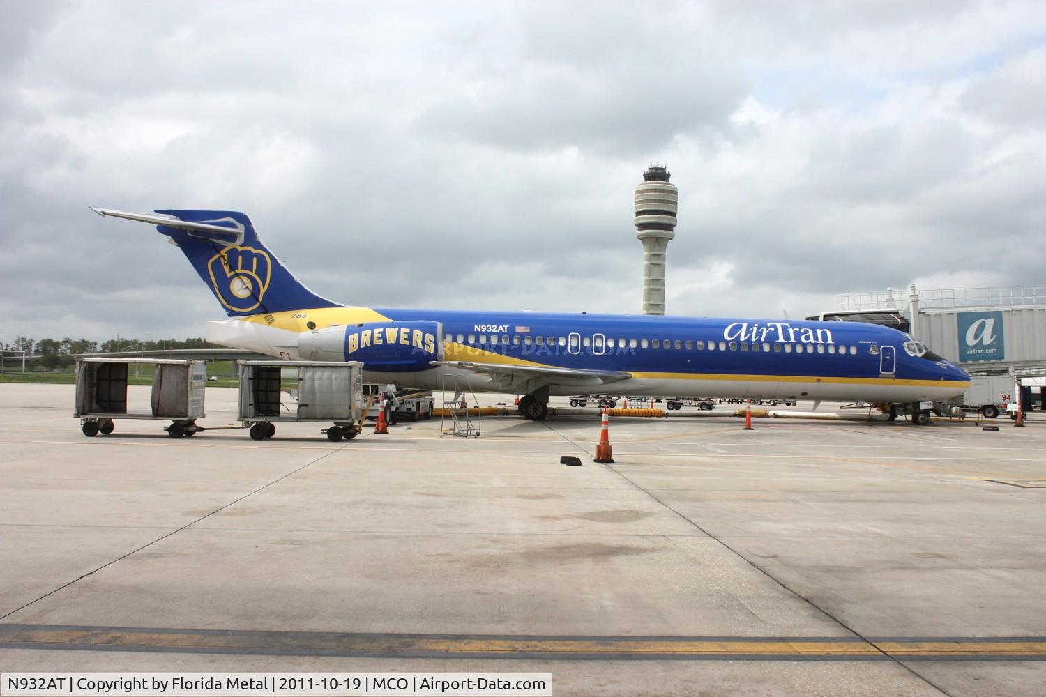 N932AT, 2000 Boeing 717-200 C/N 55073, Milwaukee Brewers