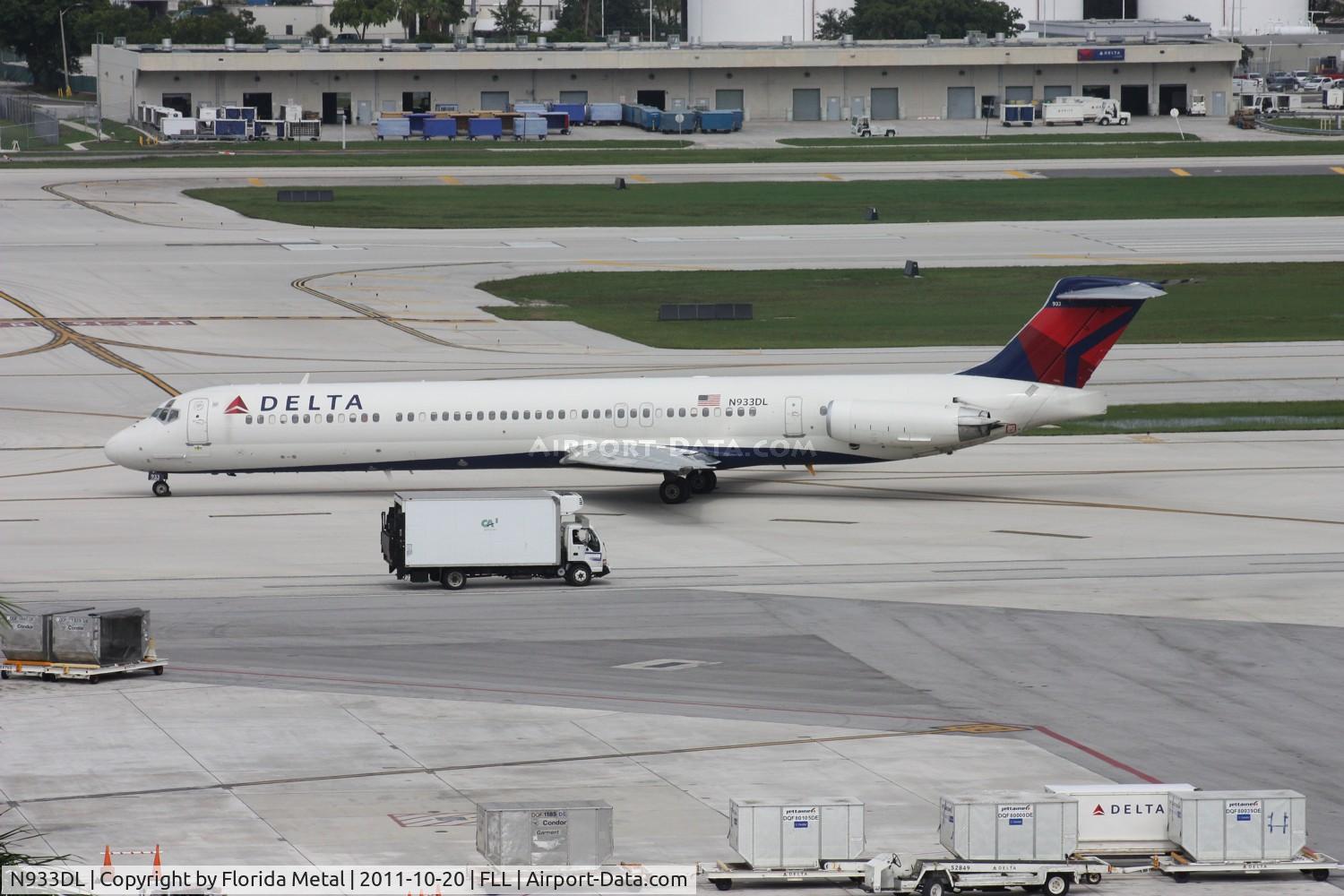 N933DL, 1989 McDonnell Douglas MD-88 C/N 49720, Delta MD-88