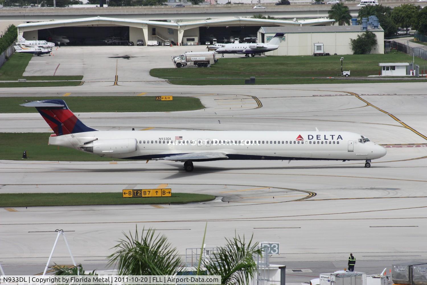 N933DL, 1989 McDonnell Douglas MD-88 C/N 49720, Delta MD-88