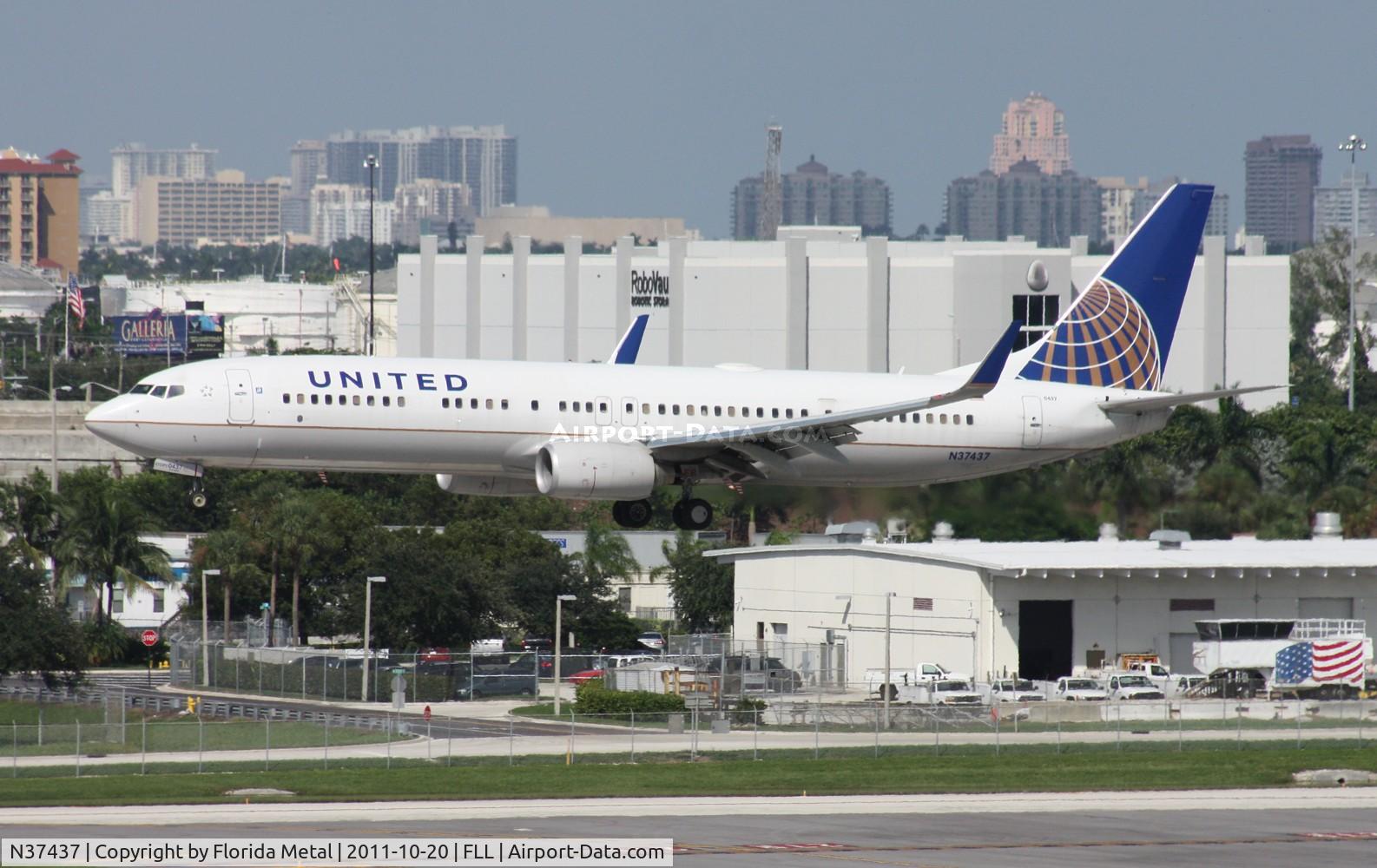 N37437, 2009 Boeing 737-924/ER C/N 33532, United 737