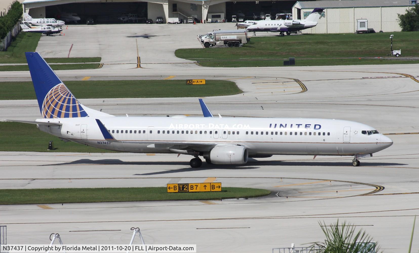 N37437, 2009 Boeing 737-924/ER C/N 33532, United 737